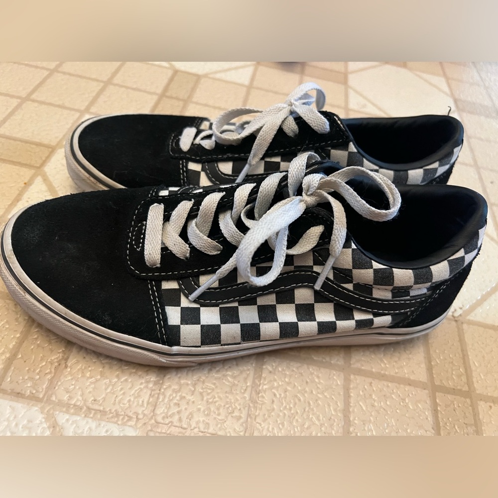 Checker Vans - Picture 3 of 4